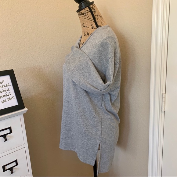 H by HALSTON : Grey V-Neck Sweater EUC - Picture 7 of 10